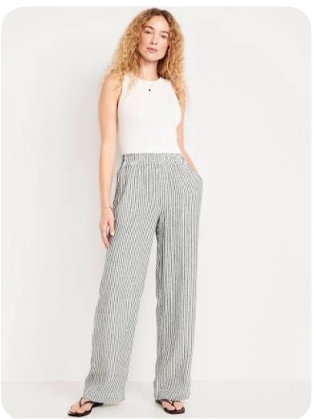 Old Navy Women Blue and White Line Blend Pant.
